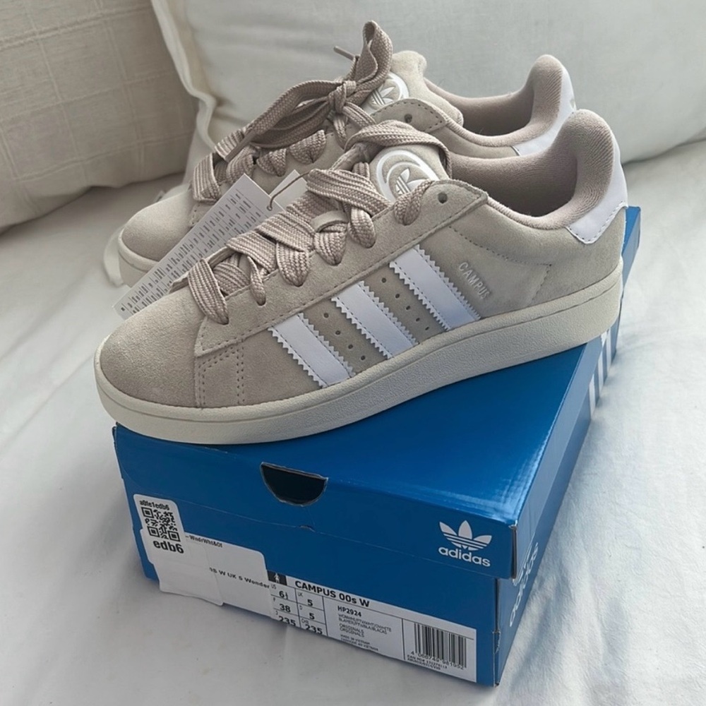 Adidas Women's campus 00’s - wonder white color way - size 6.5 women’s